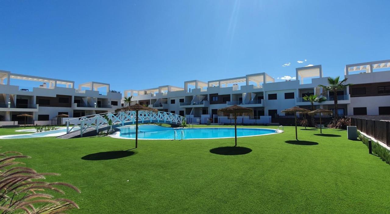 Beautiful Condo In Laguna Beach Resort Overlooking Laguna Rosa In Torrevieja With 2 Bedrooms And 2 Bathrooms Exterior foto